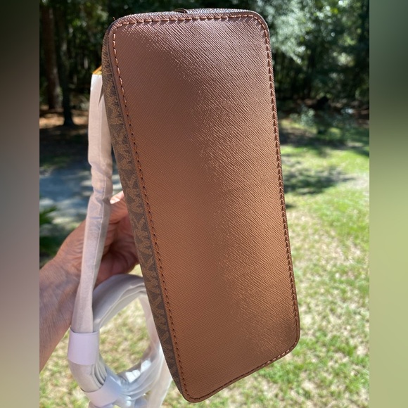 Michael Kors Jet set travel med dome crossbody - Picture 4 of 6